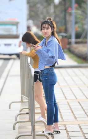 紧牛美眉