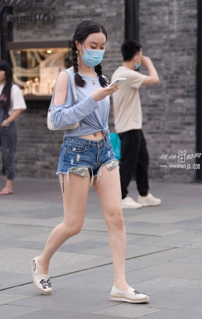 2079-21+40/热裤小姐姐 6P