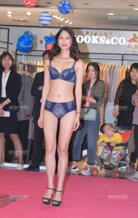 这个模特身材真好