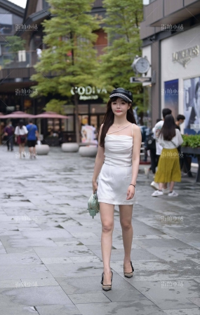 白裙时尚小妞