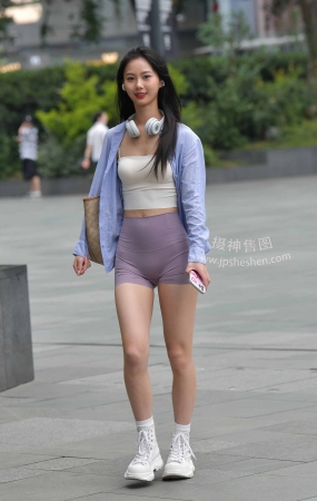 23523-1=39紧致热裤女孩 12P