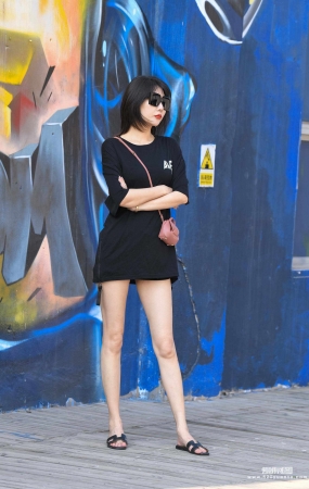 大长腿拖鞋美女图片+视频 22-04-27-94