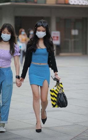 四九城嘎子街拍作品 – 你想要这样的女闺蜜吗