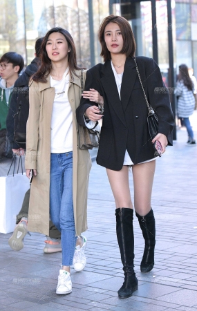 短发超紧小热裤