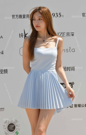 23921-45=39√美腿清秀闺蜜 11P