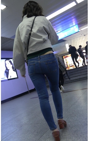 蓝牛紧身裤妹子