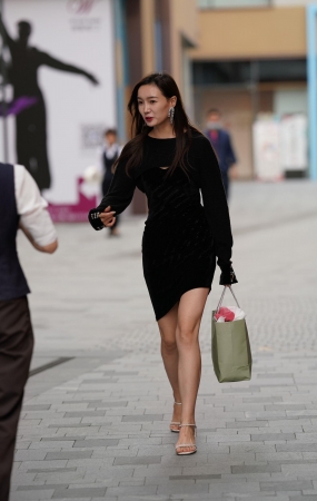 爱拍照的大长腿