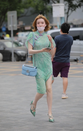 长裙妹子