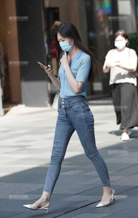 紧身牛仔裤 彰显好身材