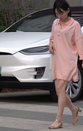 清纯气质小靓女的高跟鞋美足