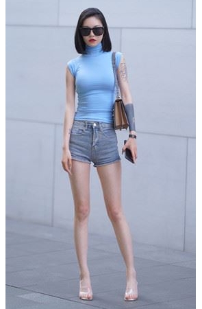 酷酷的小姐姐