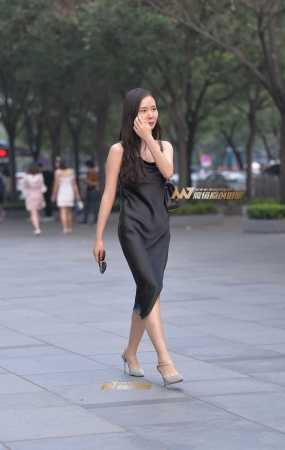 黑色长裙气质少妇