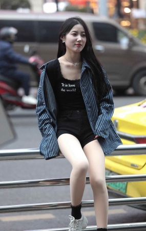 肉丝街拍少妇-13P