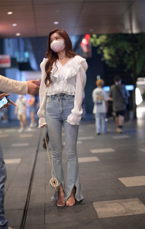 高腰牛仔裤百搭