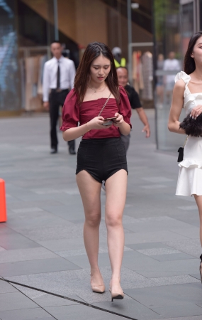 这裤子好紧呀