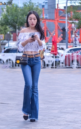 牛仔紧绷显性感魅力-11P