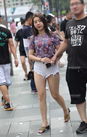 丰满的热裤