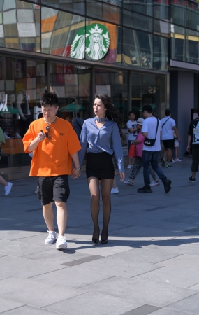 高跟黑丝美女