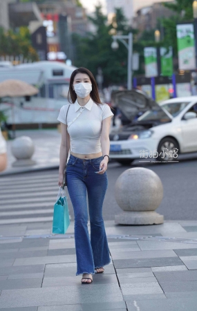 大长腿蓝牛美女
