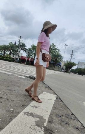 白色短裤肉丝