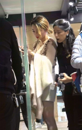 皮裙美臀美女