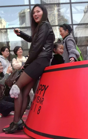 包臀短裙黑丝性感高跟美女