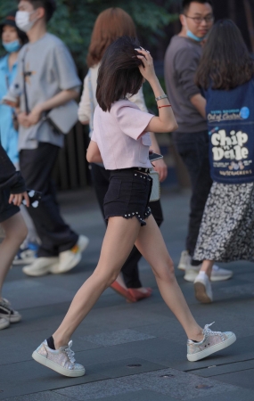 热裤小妹