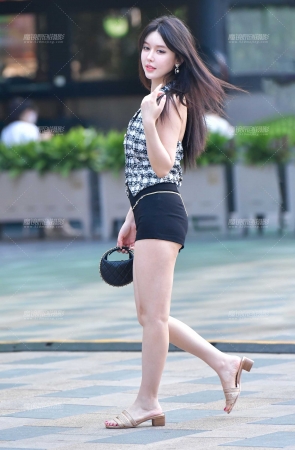 魅力热裤美女