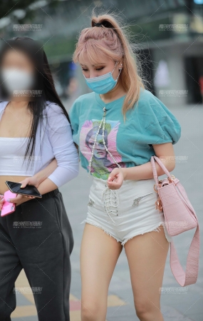 白色热裤Y Y闺蜜