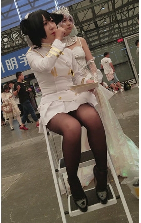 黑丝白裙coplay妹子