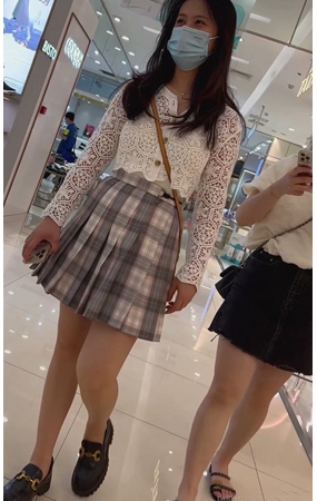 百褶裙美女