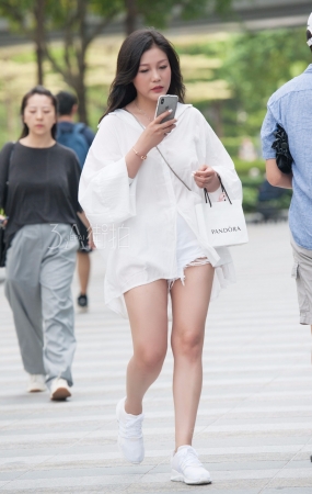 衬衫短裤美女-11P