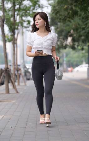 一始街拍作品 性感黑色瑜伽裤