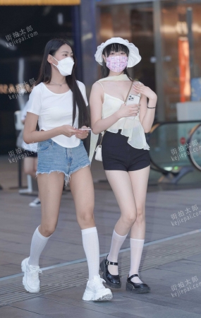 热裤的快乐 单纯而简单 来养养眼 220724-14 165p+视频