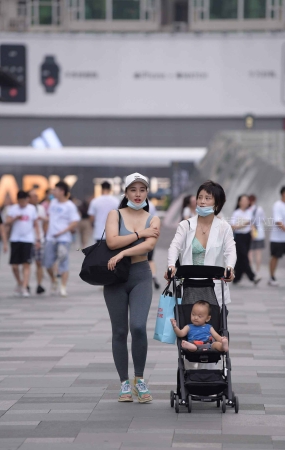 练习瑜伽的女子