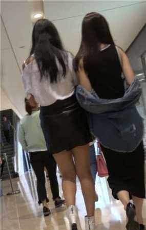 4K – 性感包臀皮裙街拍御姐大美女 [643 MB]