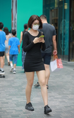 黑色紧身瑜伽裤美女