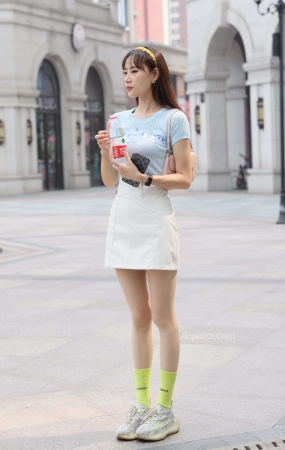 赵公子街拍作品●运动鞋肉丝 【套图+视频】