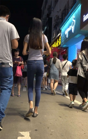苗条好身材小蛮腰紧身蓝牛美女