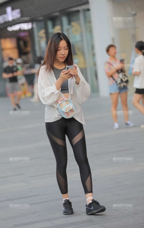 黑色紧身裤