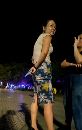 冒死拍到极品包臀裙高跟美人