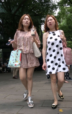 街拍丝袜美腿气质小姐姐美美哒
