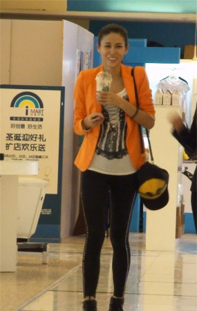 紧身裤长腿美臀美女