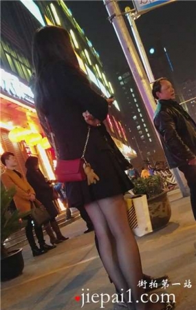 4k-夜晚步行街偶遇黑丝美腿美眉
