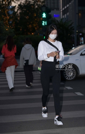 黑色紧身裤小仙女~