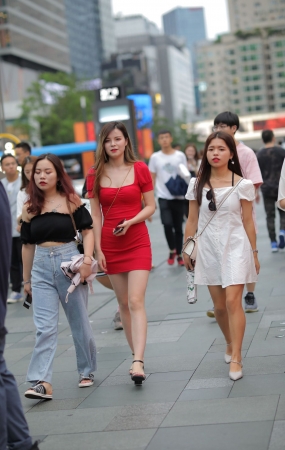 红裙美腿