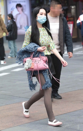 街拍少妇