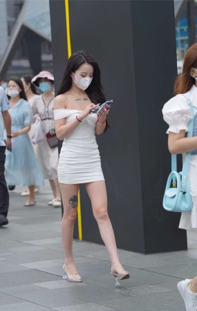 纹身小姐姐