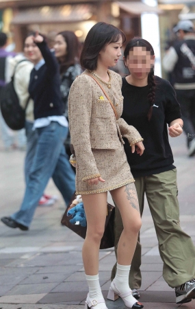 街拍肉丝妹子