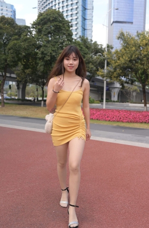 黄色短裙妹子
